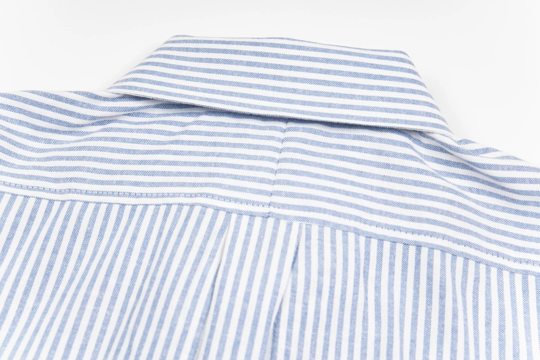 🅿️230 New: Style number: B114 Ralph Lauren/Ralph Lauren classic colorful small label striped casual shirt 1️⃣ Made of high-quality classic striped fabric, the upper body is soft and comfortable, extremely delicate, has a solid, smooth and soft feel. The fabric does not wrinkle, and the feel is invincible. The details are handled perfectly! 2️⃣Adopting the washing process, the workmanship details are perfectly controlled. They are all hemmed with vest technology, and the inside of the sleeves are also different. Different from the four-needle and five-thread workmanship, the collar is also designed with interlining, which shows high-end fashion and individuality. The style is fashionable, simple and elegant! 3️⃣It is very youthful and energetic, and can be easily worn by both men and women. It is very in line with the fashion aesthetic concepts of today's young people! Color: Striped Blue Sizes: S, M, L, XL